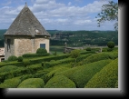 Marqueyssac (24), le 15 juill. 2010
Impressionnant ce jardin suspendus ou tous les buis
sont taillés à la main, deux fois par an ! Il y en a des milliers !